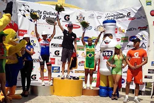 A ciclista brasileira Clemilda Fernandes conquistou na quarta-feira, dia 27 de Fevereiro, o primeiro pódio brasileiro em El Salvador / Foto: Divulgação