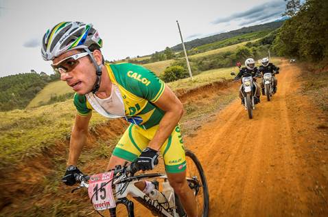 No domingo, dia 18 de Agosto, o mountain biker Henrique Avancini, da Caloi Elite Team, conquistou a quarta etapa da Copa Internacional de MTB / Foto: Divulgação