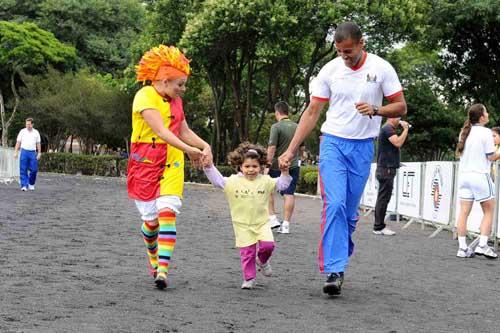 Esporte e brincadeira para as crianças /  Foto: Sérgio Shibuya/MBraga Comunicação