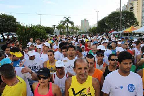A cidade de Florianópolis recebeu nesse domingo, dia 04 de Dezembro, a primeira edição da Corrida e Caminhada pela Paz no Trânsito / Foto: Estevão Severino