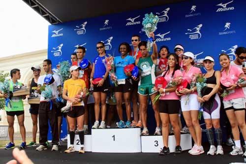 Lucélia Peres e Antônio Junior foram os grandes vencedores da Mizuno 10 Miles Series, em etapa disputada em Brasília / Foto: Divulgação 