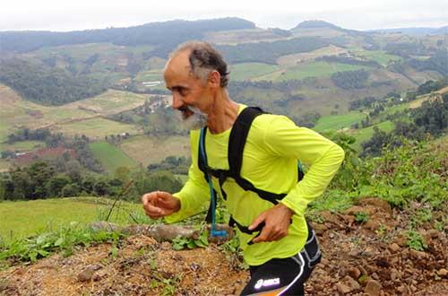 Casal conta viagem de 120 dias no livro “Aventura aos 60 anos – Correndo por 5 mil km em Santa Catarina” / Foto: Divulgação