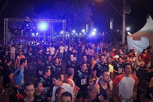 Segundo a organização do evento, são esperados 7 mil e 500 corredores para a etapa do Night Run em Belo Horizonte / Foto: Divulgação  