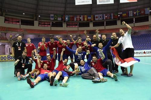 Sérvios comemoraram a vitória / Foto: Eugênio Sávio