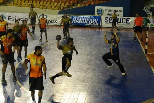 Equipes classificadas às semifinais disputam vagas na decisão neste sábado (5) / Foto: Antony Nunes