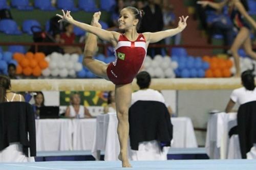 Flávia Saraiva será uma das representantes da ginástica brasileira nos Jogos de Nanquim / Foto: CBG / Divulgação