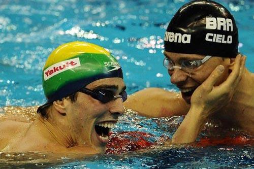 Bruno Fratus e Cesar Cielo nos 50 metros nado livre durante a Copa do Mundo de Natação, em Xangai, na China, em 2011/ Foto: Anan Sesa/Imago/Fotoarena