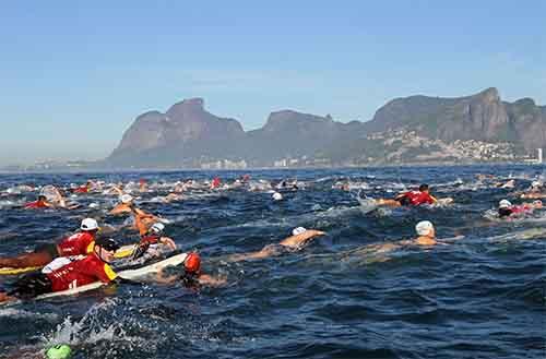 Competição de natação em águas abertas reunirá equipes de seis integrantes na Praia do Pepê, na Barra da Tijuca, no próximo dia 18 de maio / Foto: Divulgação