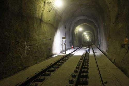 Ao todo, serão utilizados mais de 1.100 trilhos no túnel, que liga São Conrado à Barra da Tijuca / Foto: Marcelo Horn