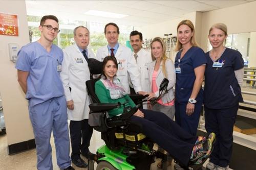 Brasileira completou uma semana de tratamento na Unidade de Reabilitação de Lesões Musculares / Foto: Jackson Memorial Hospital / Divulgação