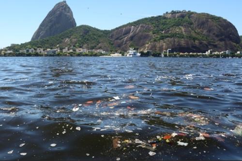 Cenário da Baía de Guanabara é tudo menos o de uma instalação olímpica / Foto: Fernando Maia / UOL