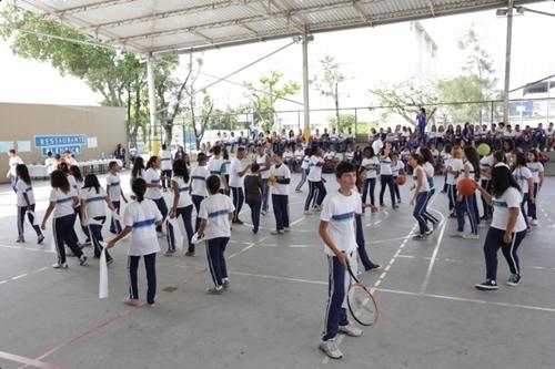 Estudantes experimentam esportes na "Olimpíada de Valores", evento promovido em parceria com o Rio 2016 / Foto: Rio 2016 / Paulo Mumia