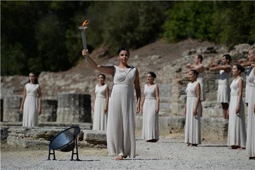 Tocha Olímpica é acesa em Olympia, Grécia / Foto: Divulgação / Sochi 2014
