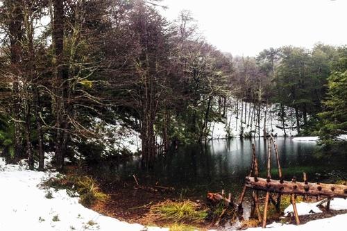 Lagoa Pehuenco é um dos passeios possíveis na temporada de inverno: são 2h de trekking na neve até lá / Foto: Esporte Alternativo
