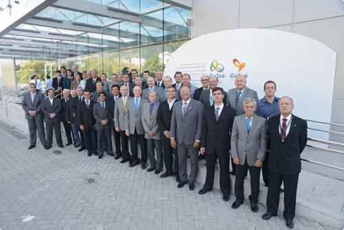 Representantes de confederações olímpicas e membros do Comitê Rio 2016 e do COB posam para foto após reunião / Foto: Heitor Vilela