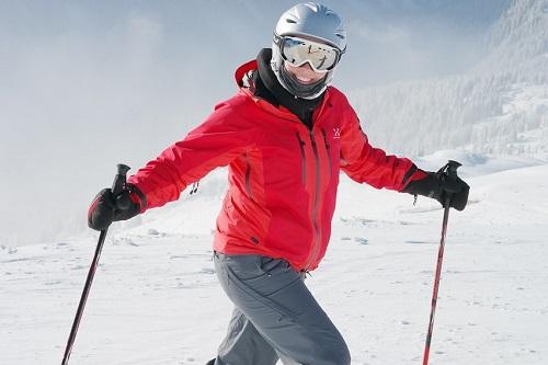 Roupas de esqui precisam manter a impermeabilização após a limpeza / Foto: Pixabay