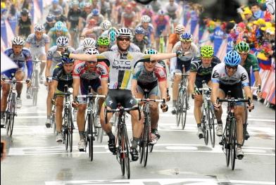 Nesta semana, a União Ciclística Internacional, divulgou as doze esquadras que tem vaga assegurada para disputar o World Tour 2012 / Foto: ASO/B.Bade