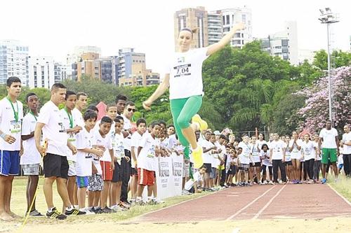 Maurren salta no Centro Olímpico / Foto: Eric Sigaki / Divulgação