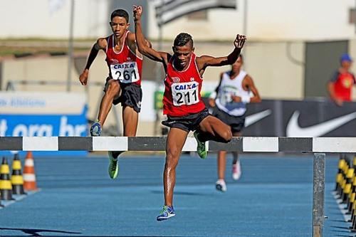 Daniel Ferreira do Nascimento vence com recorde sul-americano os 2.000 m com obstáculos / Foto: Wagner Carmo / CBAt