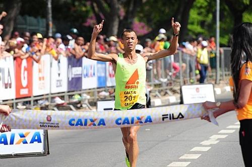 Edmilson Santana, terceiro na Maratona de São Paulo / Foto: Midia Sport Edmilson Santana, terceiro na Maratona de São Paulo / Foto: Midia Sport