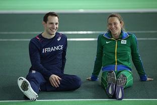 Fabiana Murer e Renaud Lavillenie durante o Mundial / Foto: Ian Walton/Getty Images/IAAF