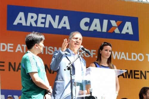 O ministro do Esporte Aldo Rebelo, com Hugo Hoyama e Maurren Maggi, na inauguração da Arena Caixa / Foto: Francisco Medeiros / ME