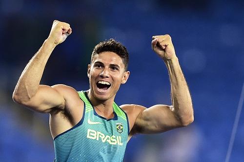 Saltador brasileiro teve noite inesquecível no Estádio Olímpico do Engenhão / Foto: Wagner Carmo/CBAt