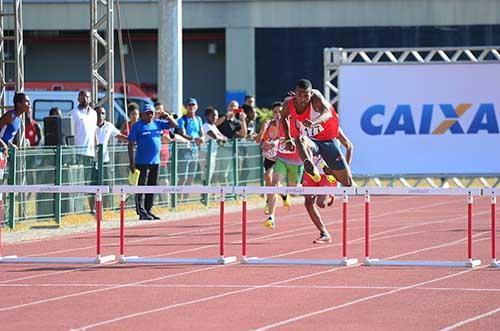 Lucas Henrique Alves: ouro nos 300 m com barreiras  / Foto: Dudu Ruiz/CBAt