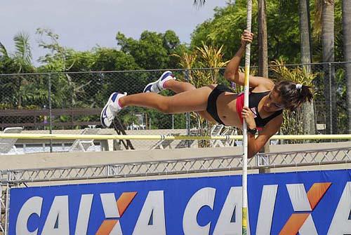 Thais Lindemayer busca o bi no salto com vara  / Foto: Fernanda Bigio/CBAt