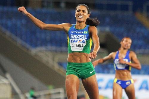 Ela venceu os 3.000 m com obstáculos em Praga / Foto: Carol Coelho/CBAt)