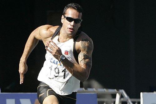 Bruno Lins vence os 200 m/ Foto: Marcelo Ferrelli/CBAt