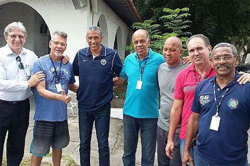 Joaquim Cruz e o pessoal do CNT-Rio / Foto: Pedro Ferreira/CBAt