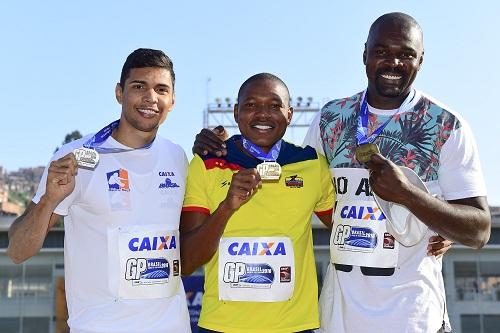 No centro, o colombiano Jhon Fredy Murillo, campeão de 2016, quinto nos Jogos do Rio e atração novamente este ano do GP / Foto: Wagner Carmo/CBAt