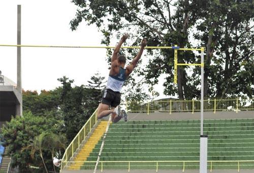Salto com vara masculino foi destaque no Ibirapuera / Foto: Paulo Chi Ho Li