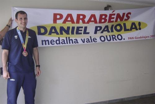 O atleta da Seleção Brasileira de Badminton, Daniel Paiola, retornou ao Brasil na tarde de sábado, dia 22 de Outubro e foi recepcionado por amigos e familiares no aeroporto de Guarulhos/ Foto: Divulgação 