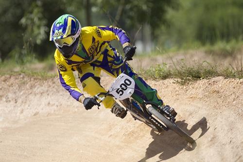 Renato Rezende é o grande destaque da modalidade no país / Foto: IC Fotos / Troy Lee Designs