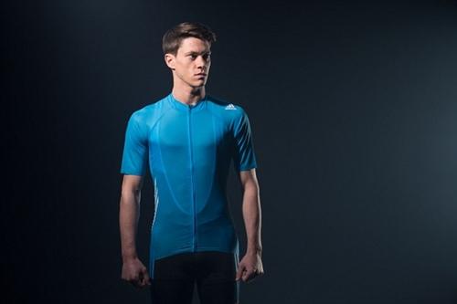 Adidas revela sua nova camisa para ciclistas: a adiZero / Foto: Divulgação