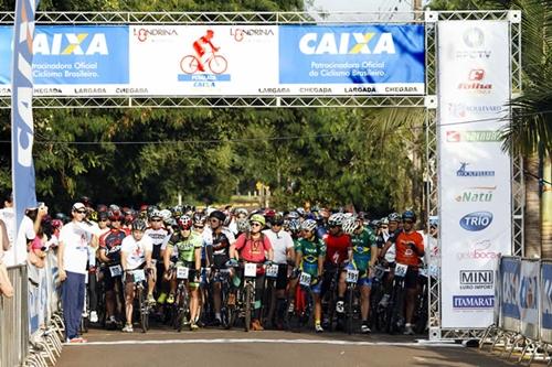 Evento em comemoração aos 80 anos da cidade foi realizado neste domingo (14) e reuniu cerca de 300 ciclistas / Foto: CBC / Divulgação