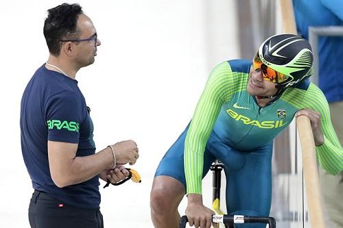 Ciclista realiza os últimos treinos no Velódromo Municipal de Maringá / Foto: Divulgação