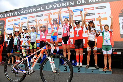 Pódio da super elite feminina em 2014/ Foto: Bruno Fernandes / Noispedala