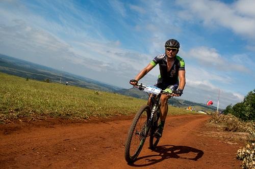 Lukas, vantagem folgada na Base da Nuvem / Foto: Ney Evangelista/ Brasil Ride Botucatu