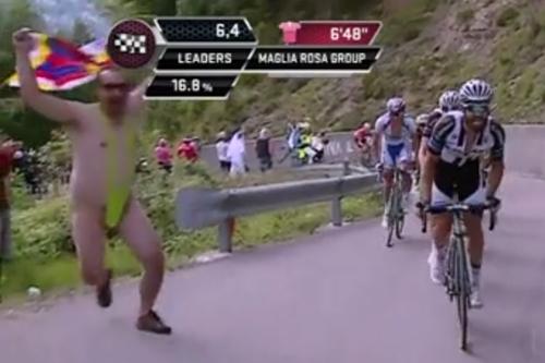 Borat invade 20ª etapa do Giro D'Itália / Foto: Reprodução ESPN