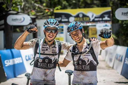 Wolf e Sherman comemoram título de 2016 das Américas / Foto: Fabio Piva/Brasil Ride