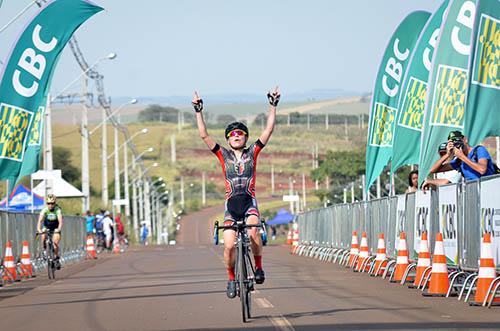 Flávia Oliveira conquista título Brasileiro de Ciclismo de Estrada   / Foto: Luis Claudio Antunes/CBC