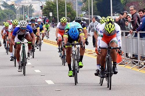 Chegada com vitória de Chamorro / Foto: Luis Claudio Antunes/Bike76