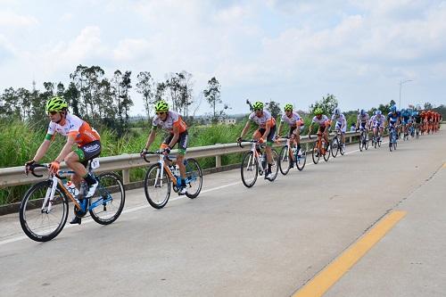 Equipe durante a 2ª etapa do Tour of Hainan / Foto: Luis Claudio Antunes/Bike76 Equipe durante a 2ª etapa do Tour of Hainan / Foto: Luis Claudio Antunes/Bike76