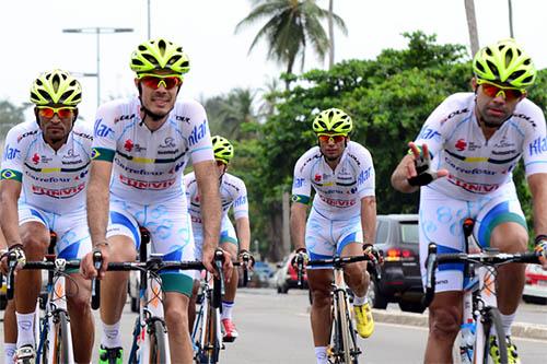 Ciclistas brasileiros em treino no Gabão / Foto: Divulgação