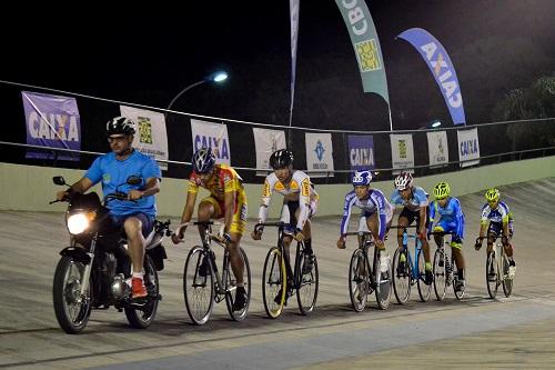 Mais de 200 ciclistas de 12 a 18 anos mostraram seu potencial em Maringá (PR) / Foto: Luis CLaudio/CBC