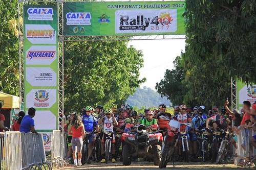 Karine Frota e Sharlis Oliveira venceram na categoria Elite. Competição reuniu mais de 200 ciclistas / Foto: Divulgação