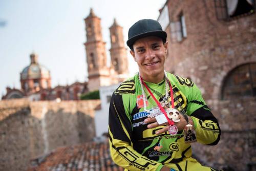 Bernardo Cruz com a medalha da competição / Foto: Divulgação